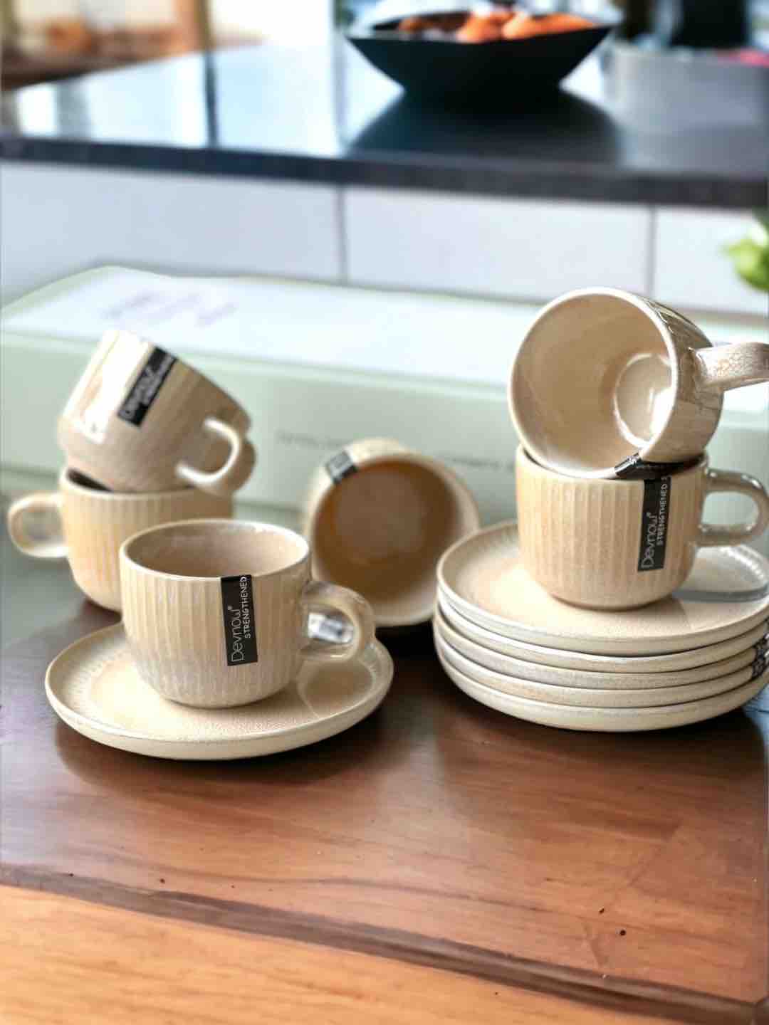 Set of 12 cup and saucer set